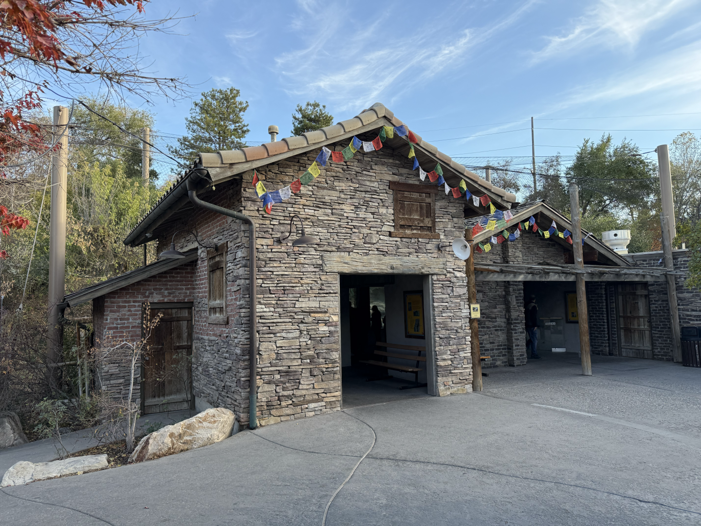 Habitat 5 Viewing Entrance - Asian Highlands