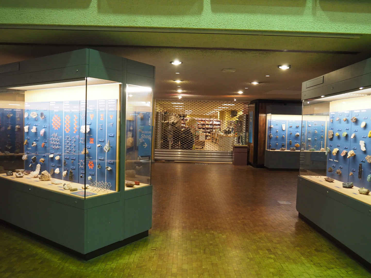 Hall of minerals, 2019-12-03