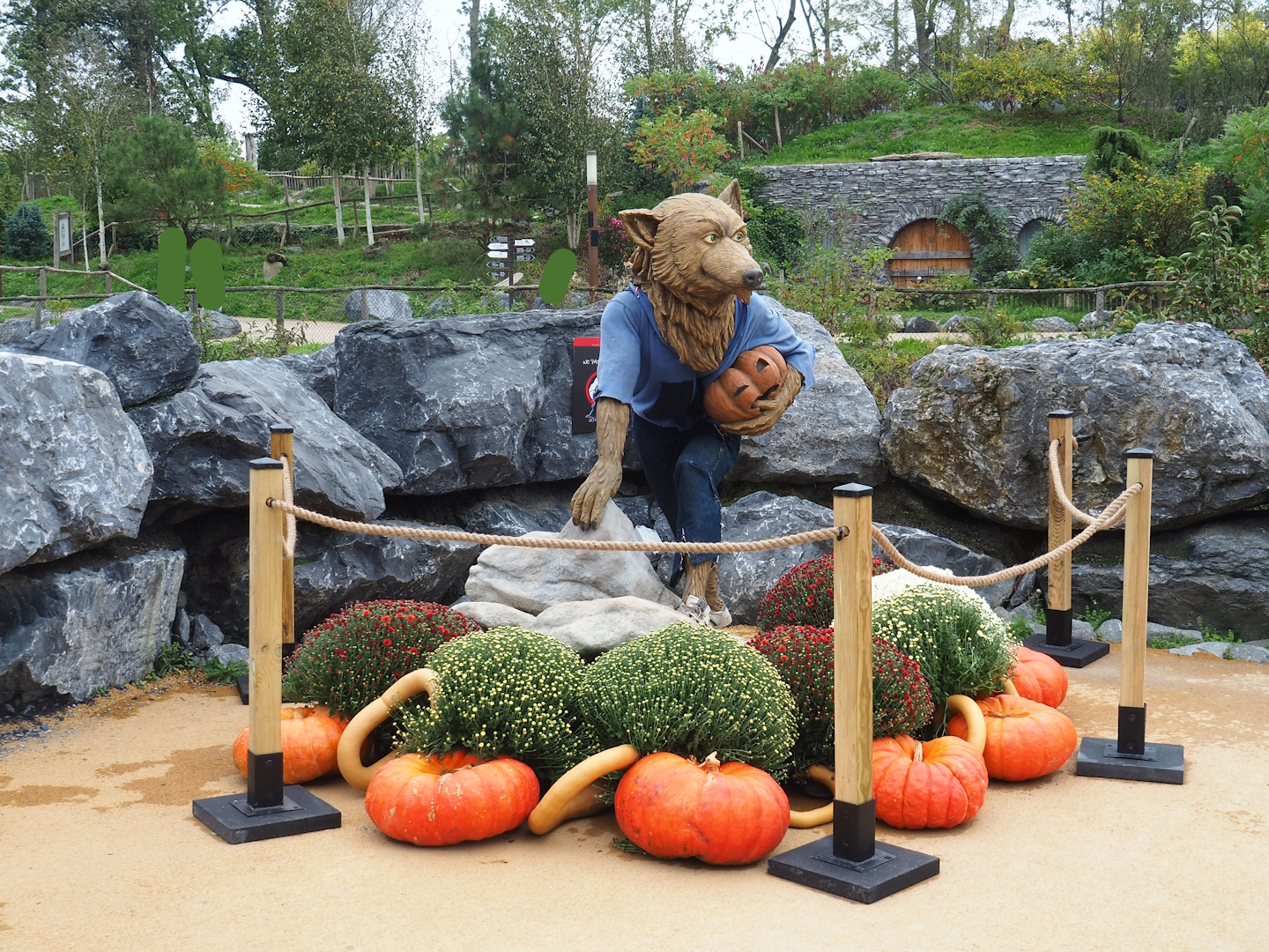 Halloween decorations - Werewolf, 2023-10-13