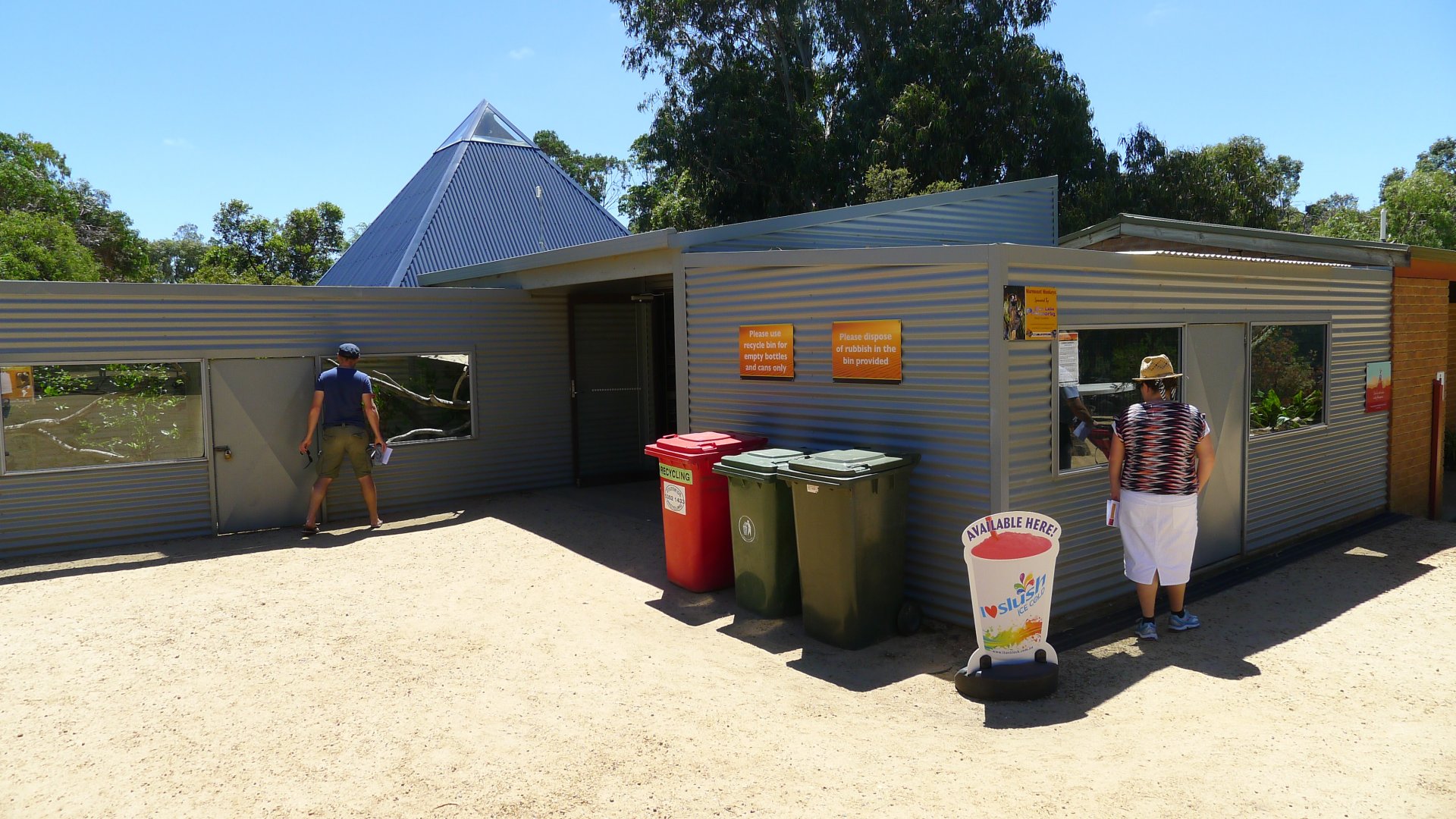Halls Gap Zoo - entrance building with marmoset enclosures