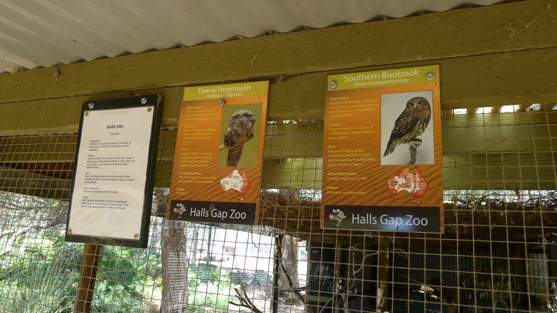 Halls Gap Zoo - signs