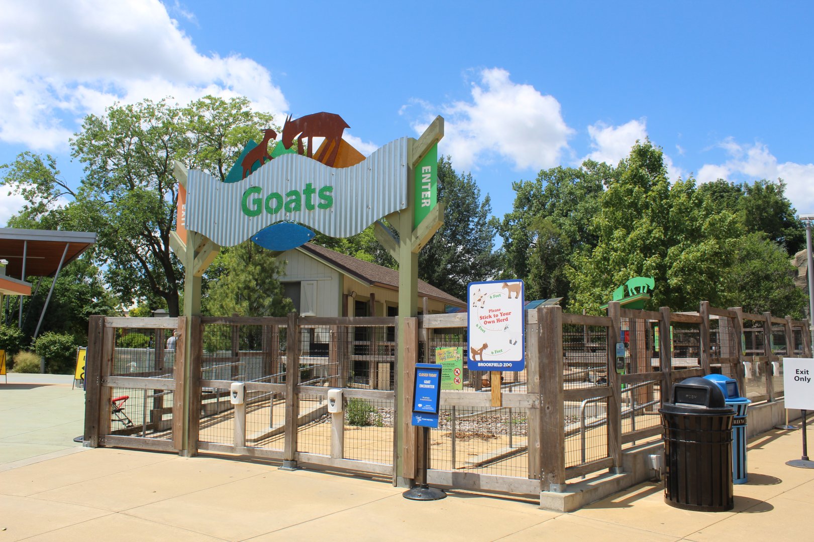 Hamil Family Wild Encounters - Nubian Dwarf Goat Exhibit