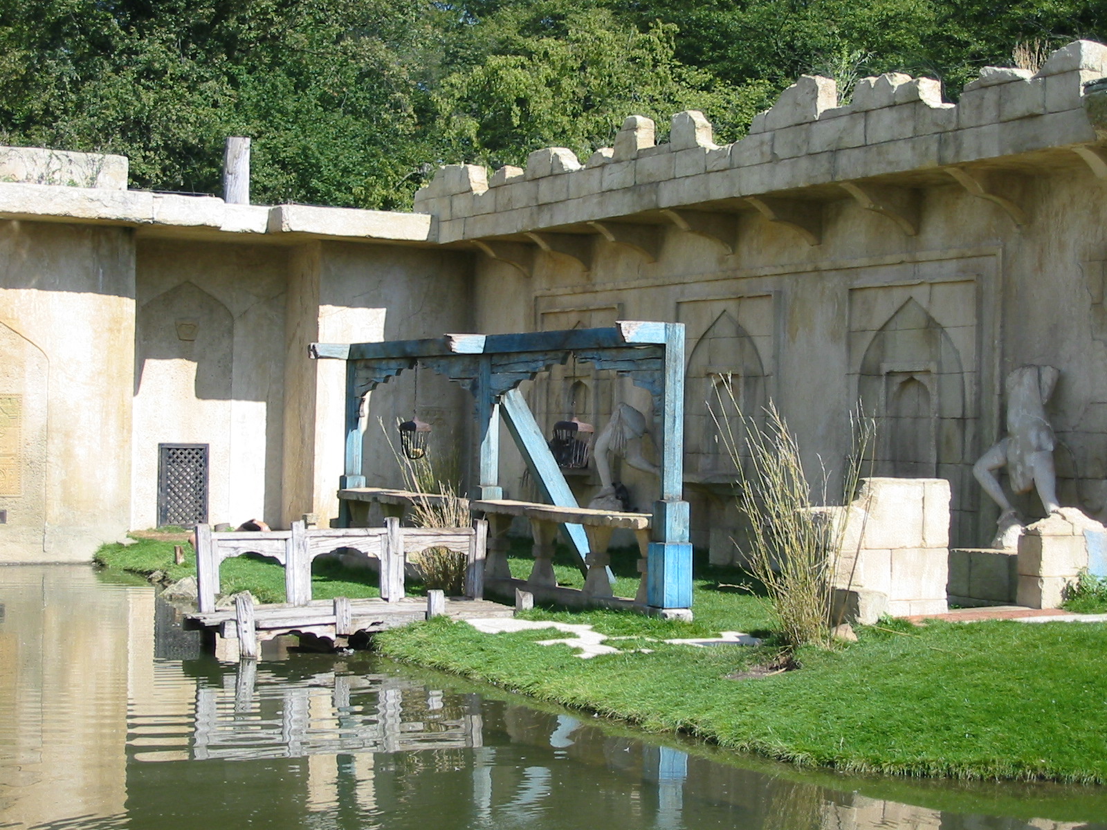 Hannover Zoo 2004 - Hanuman Langur exhibit