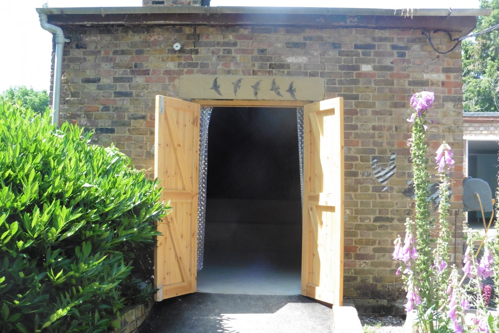 HANWELL ZOO: New Aquarium 'hut'