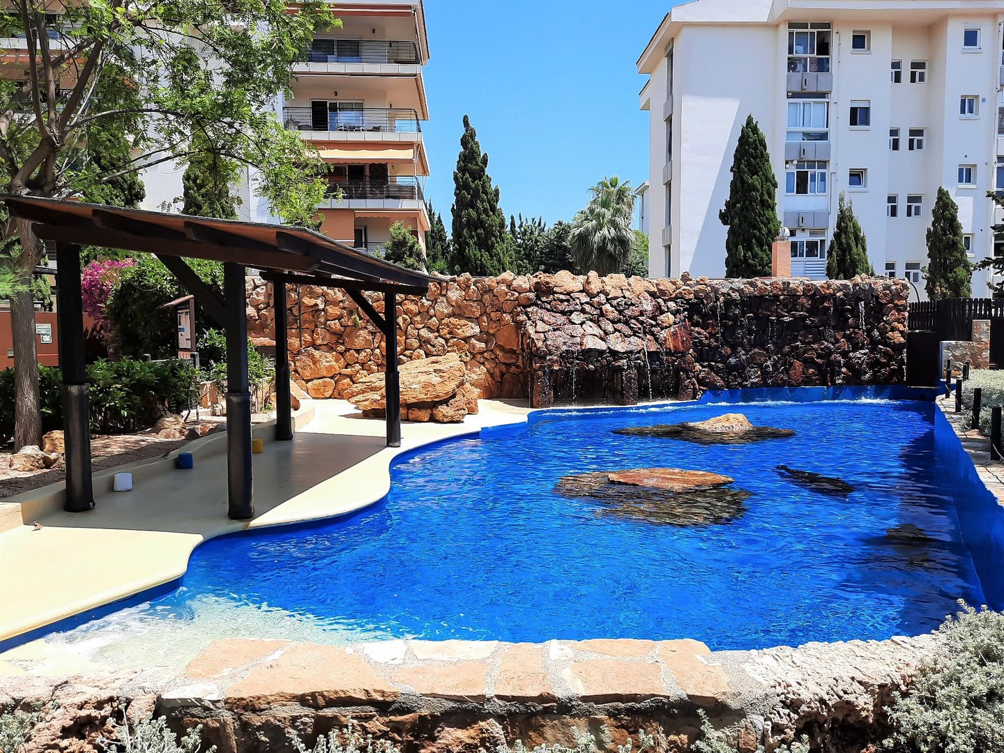 Harbour seal enclosure