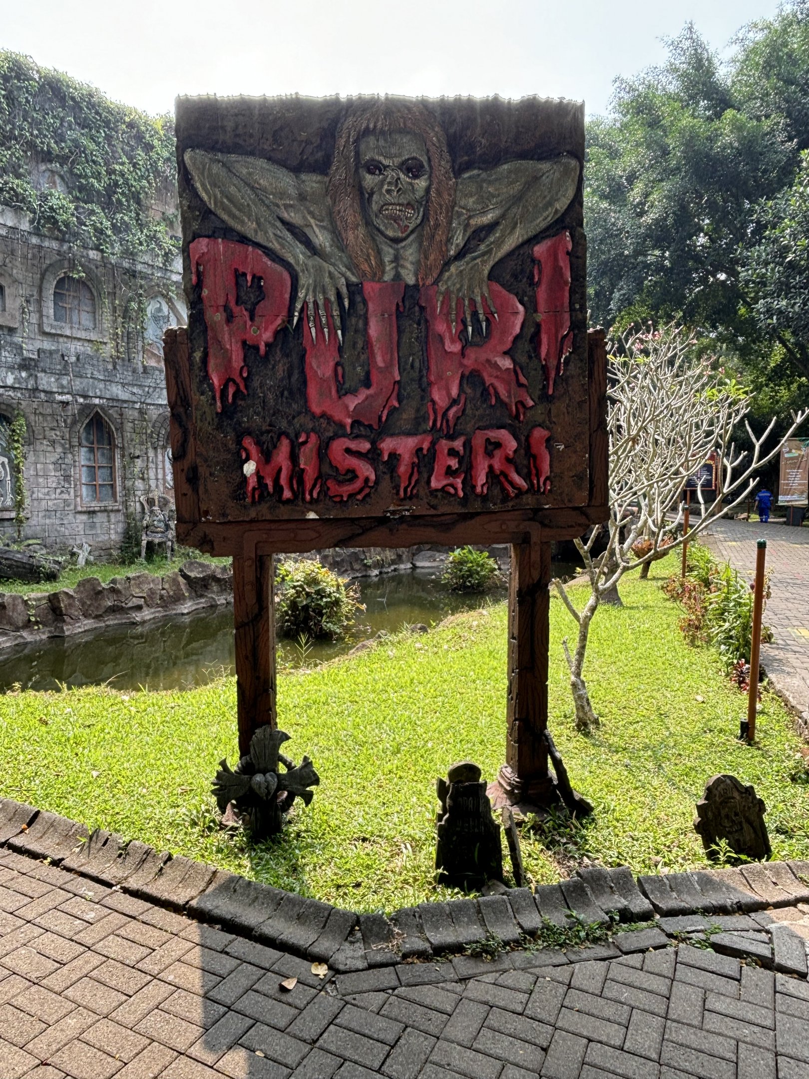 Haunted House Sign