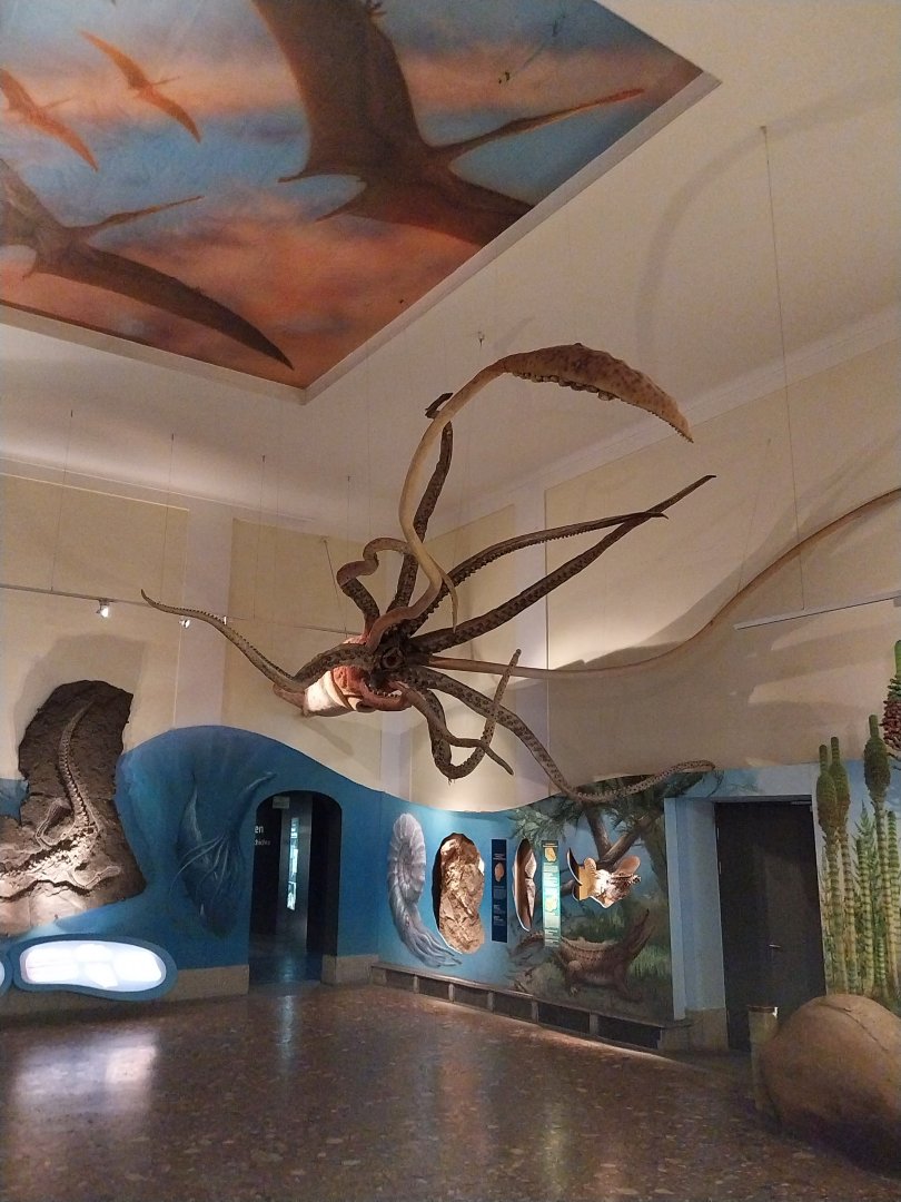 Haus der Natur - Aquarium - Dinosaur hall
