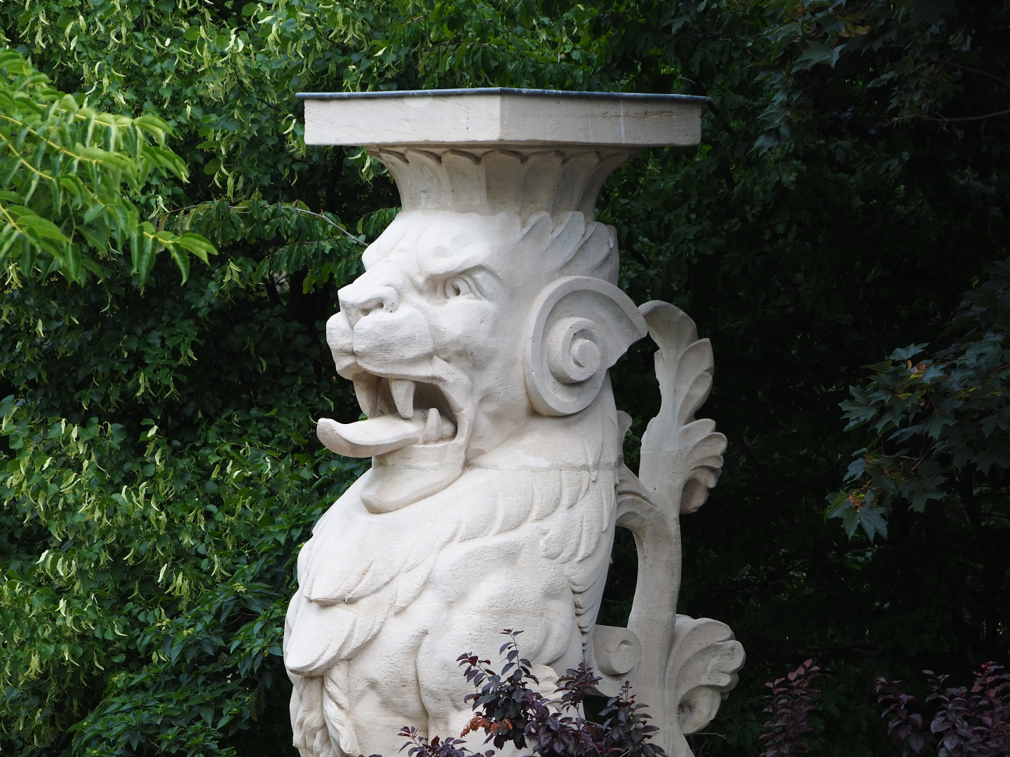 Head of lion statue from old carnivore house, 2020-06-28