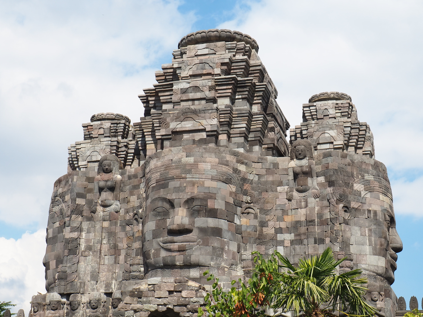 Head of tower next to the White tiger temple, on 2020-09-02