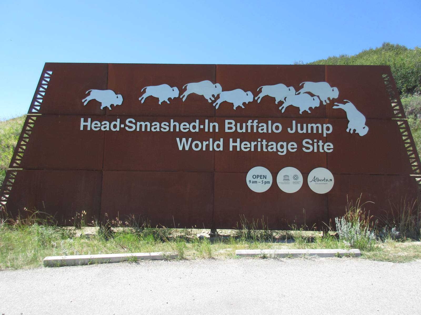 Head-Smashed-In Buffalo Jump - Entrance Sign