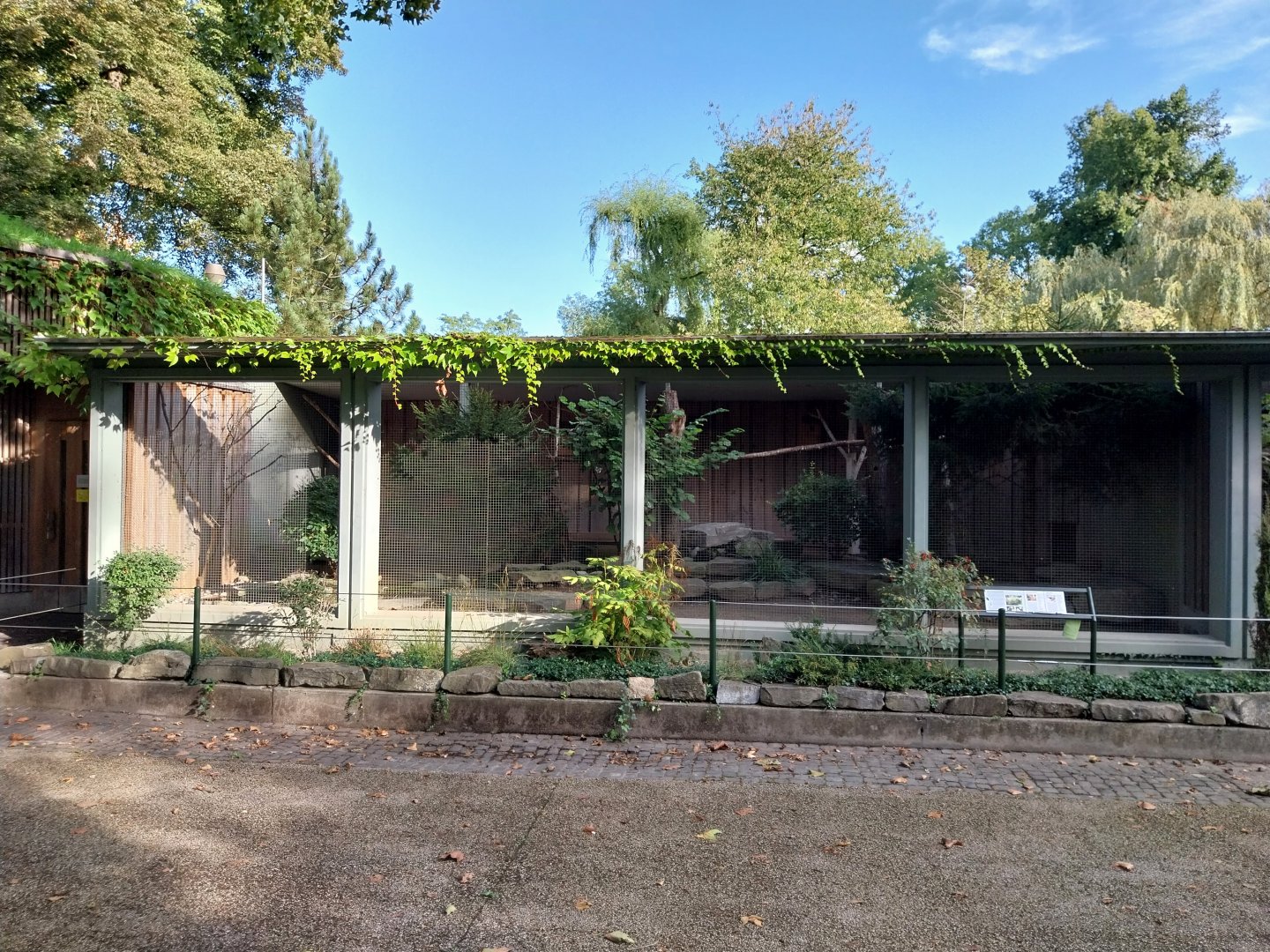 Hedgerow landscape aviary