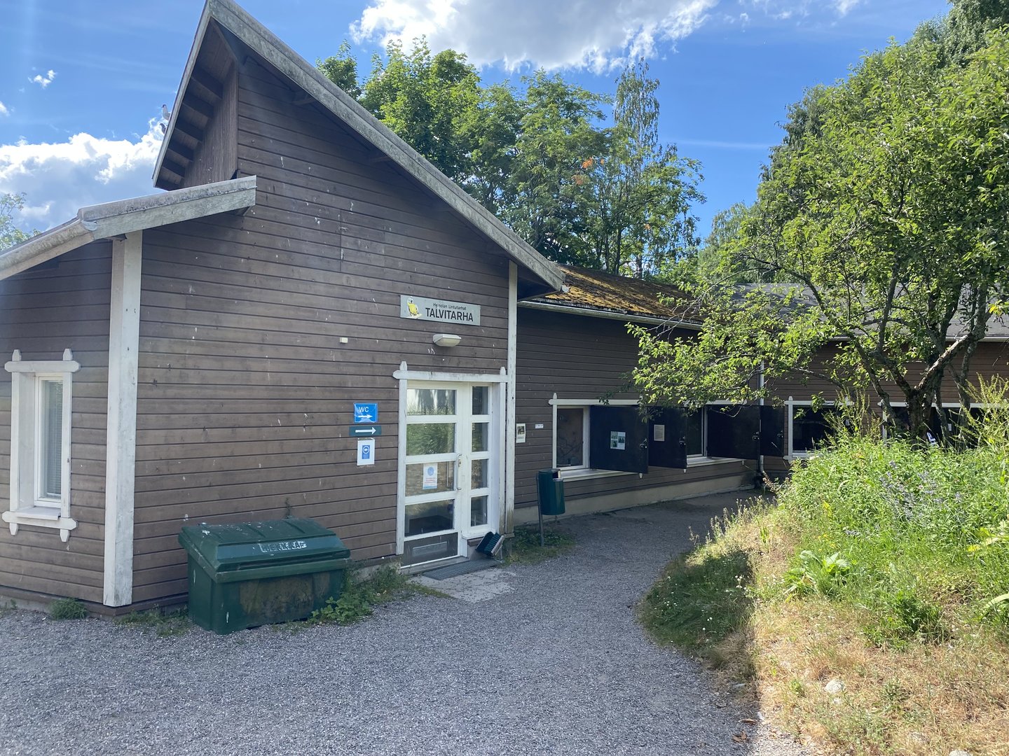 Heinolan lintuhoitola, winter enclosures