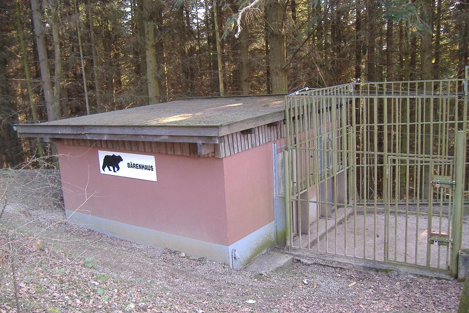 Hellenthal bear house