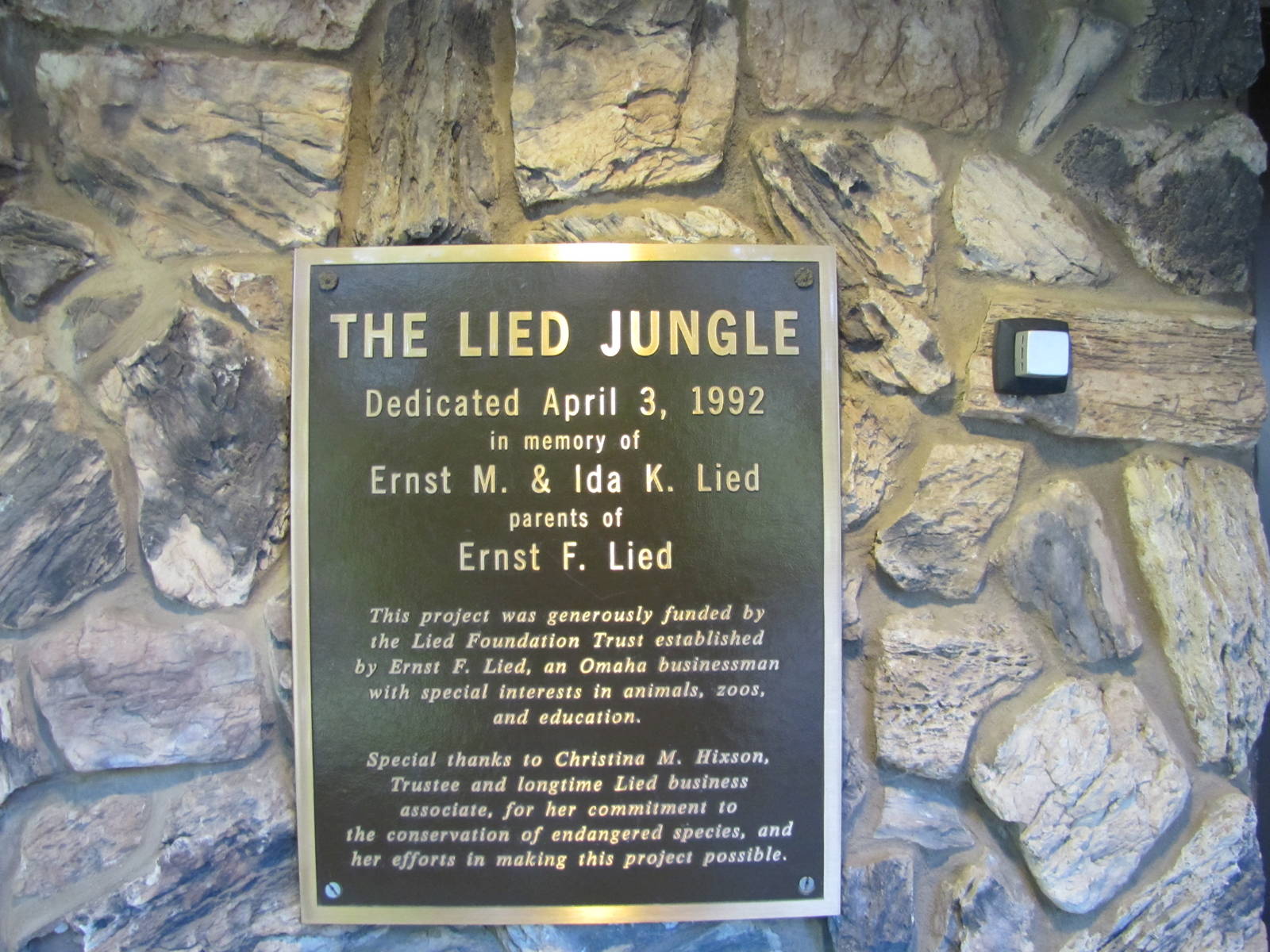 Henry Doorly Zoo 2010 - Foundation sign in Lied Jungle