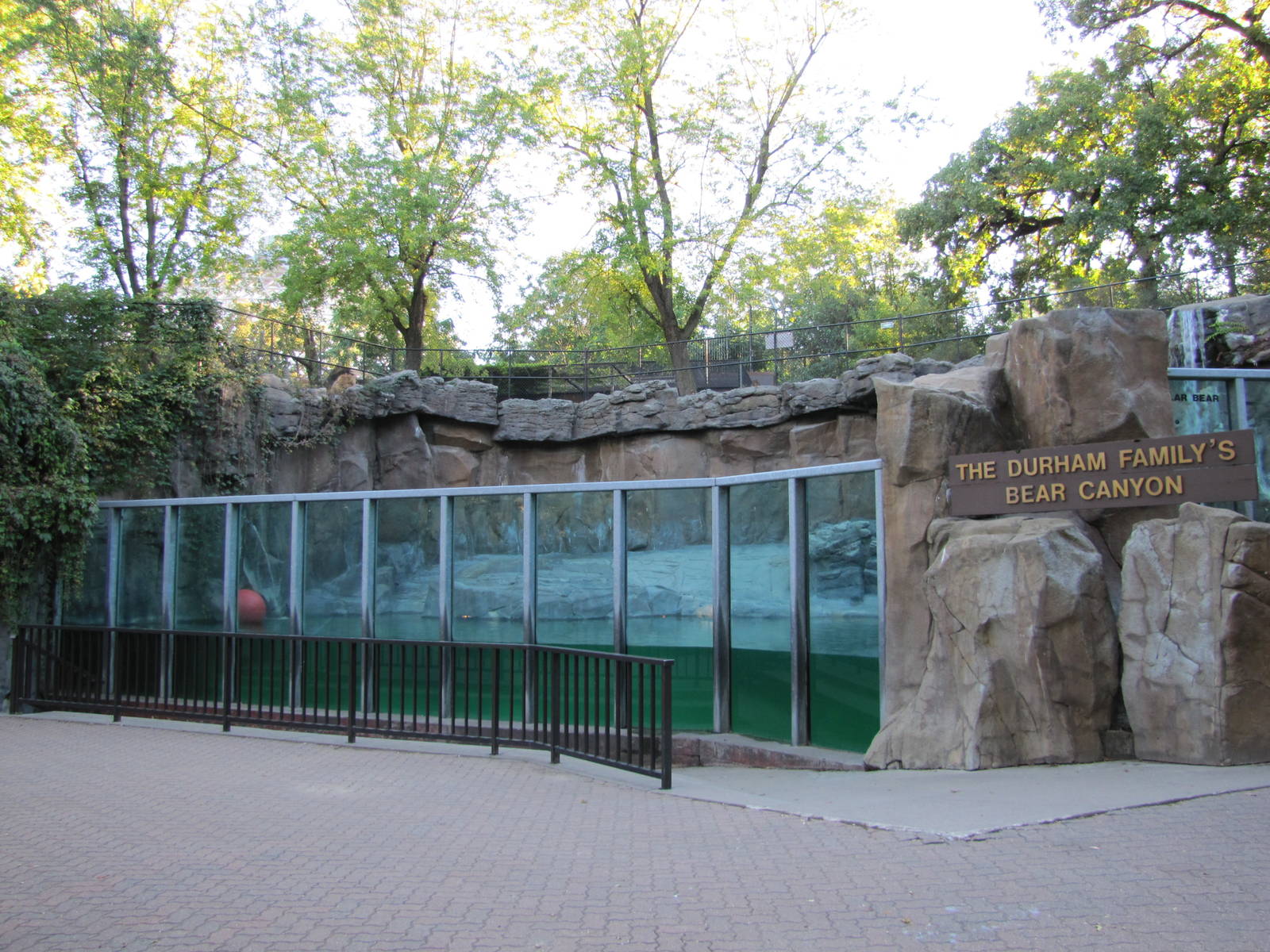 Henry Doorly Zoo 2010 - Front of Polar Bear exhibit in Bear Canyon