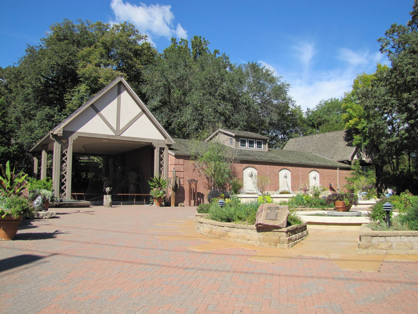 Henry Doorly Zoo 2010 - General view in Garden of the Senses