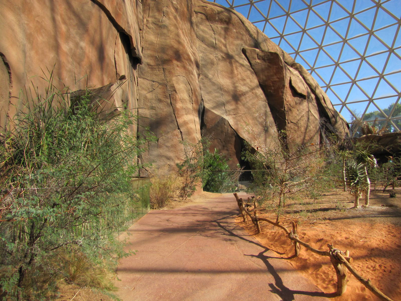Henry Doorly Zoo 2010 - General view in the Namib Desert in Desert Dome
