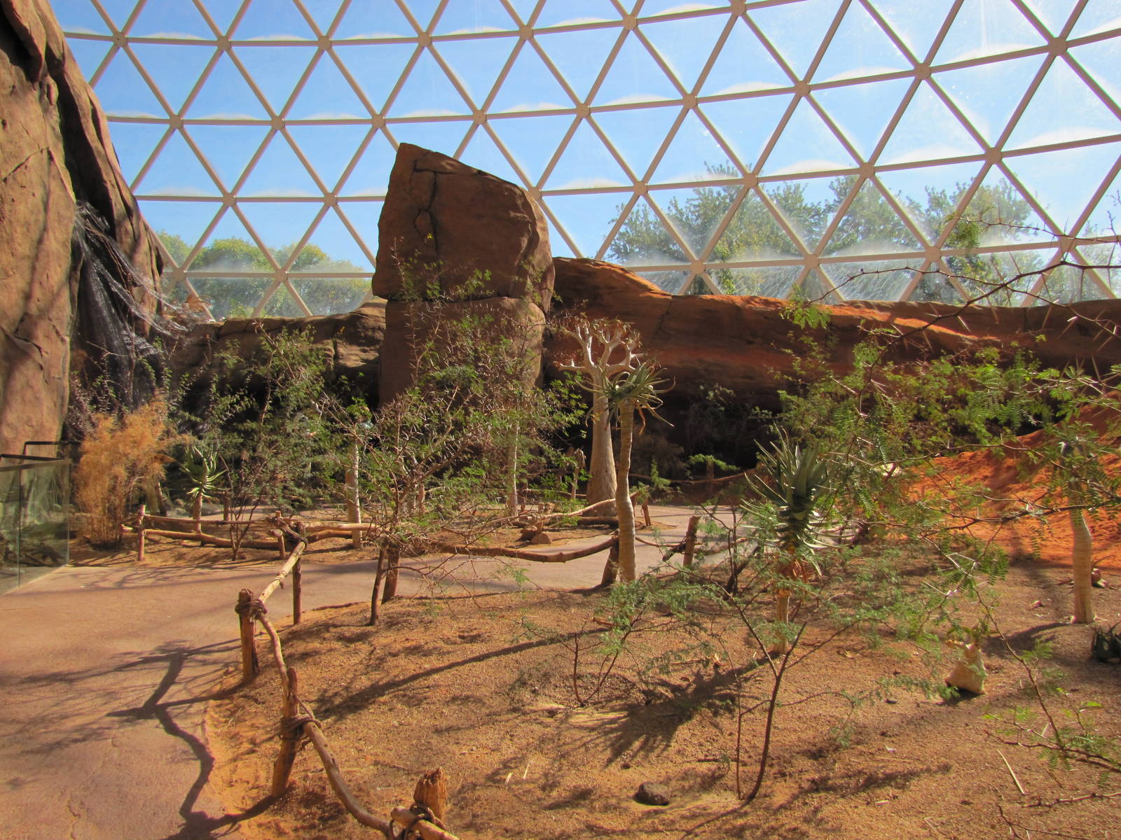 Henry Doorly Zoo 2010 - General view in the Namib Desert in Desert Dome