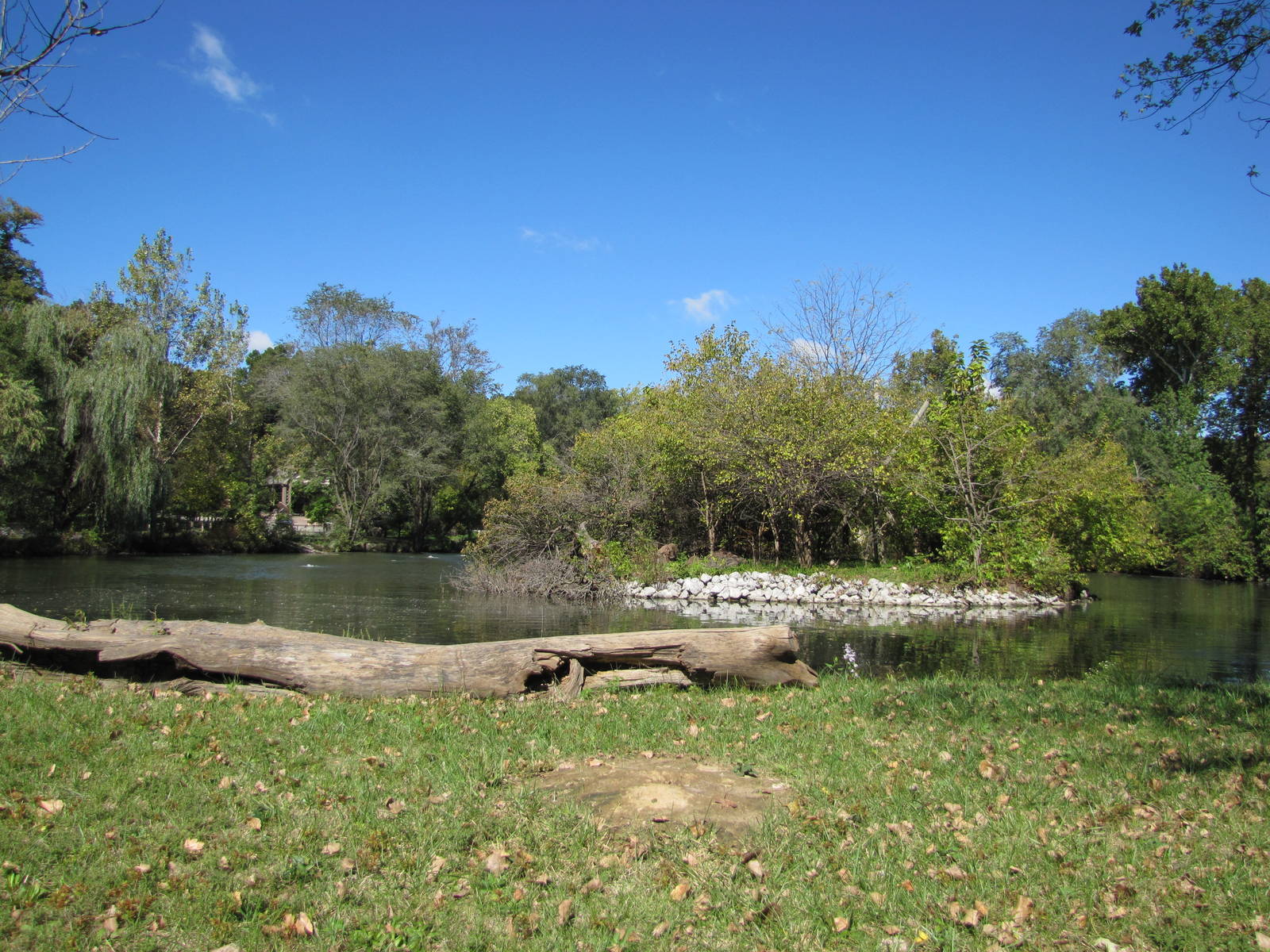 Henry Doorly Zoo 2010 - Lake view