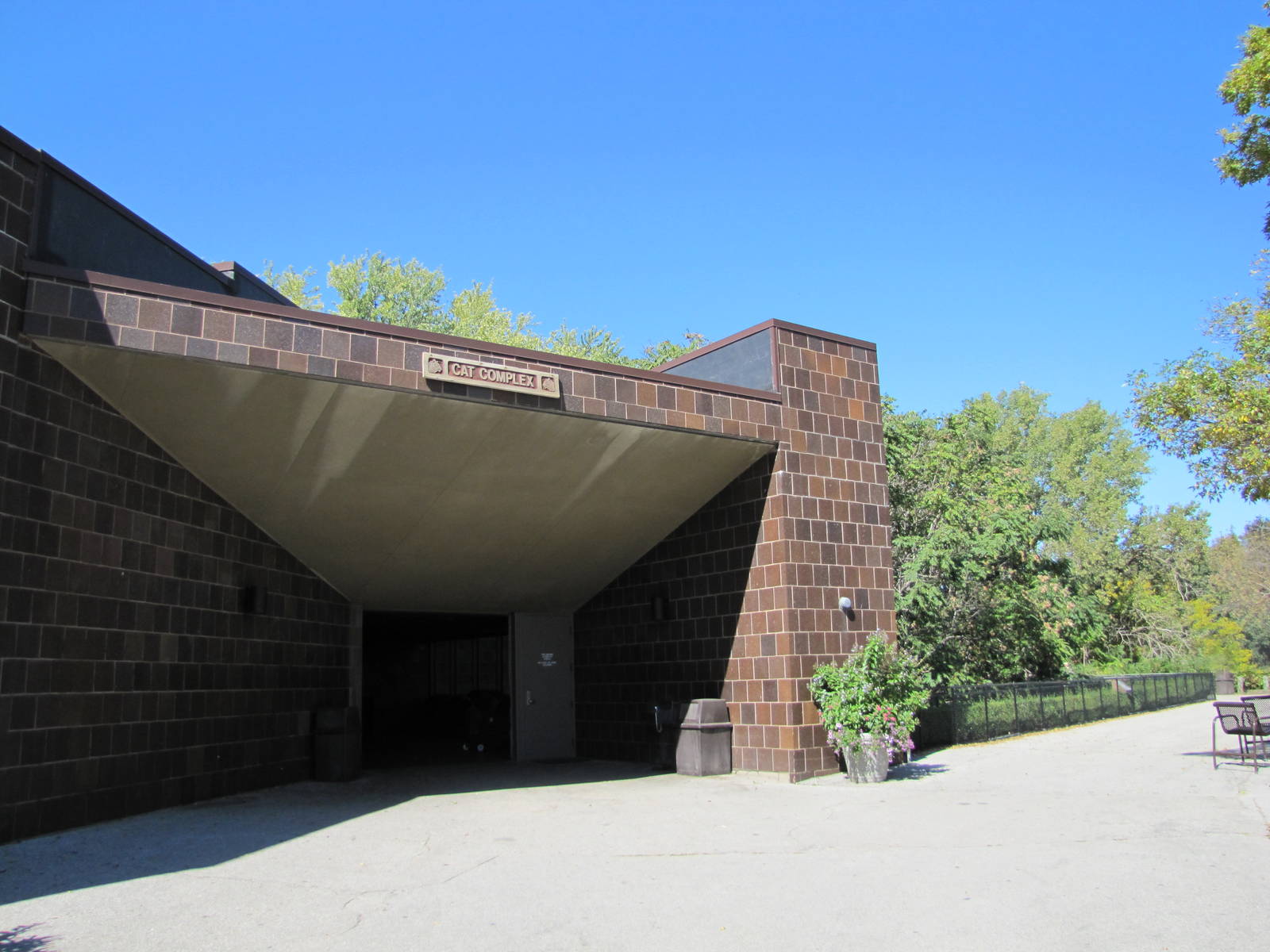Henry Doorly Zoo 2010 - Main entrance of the Cat Complex