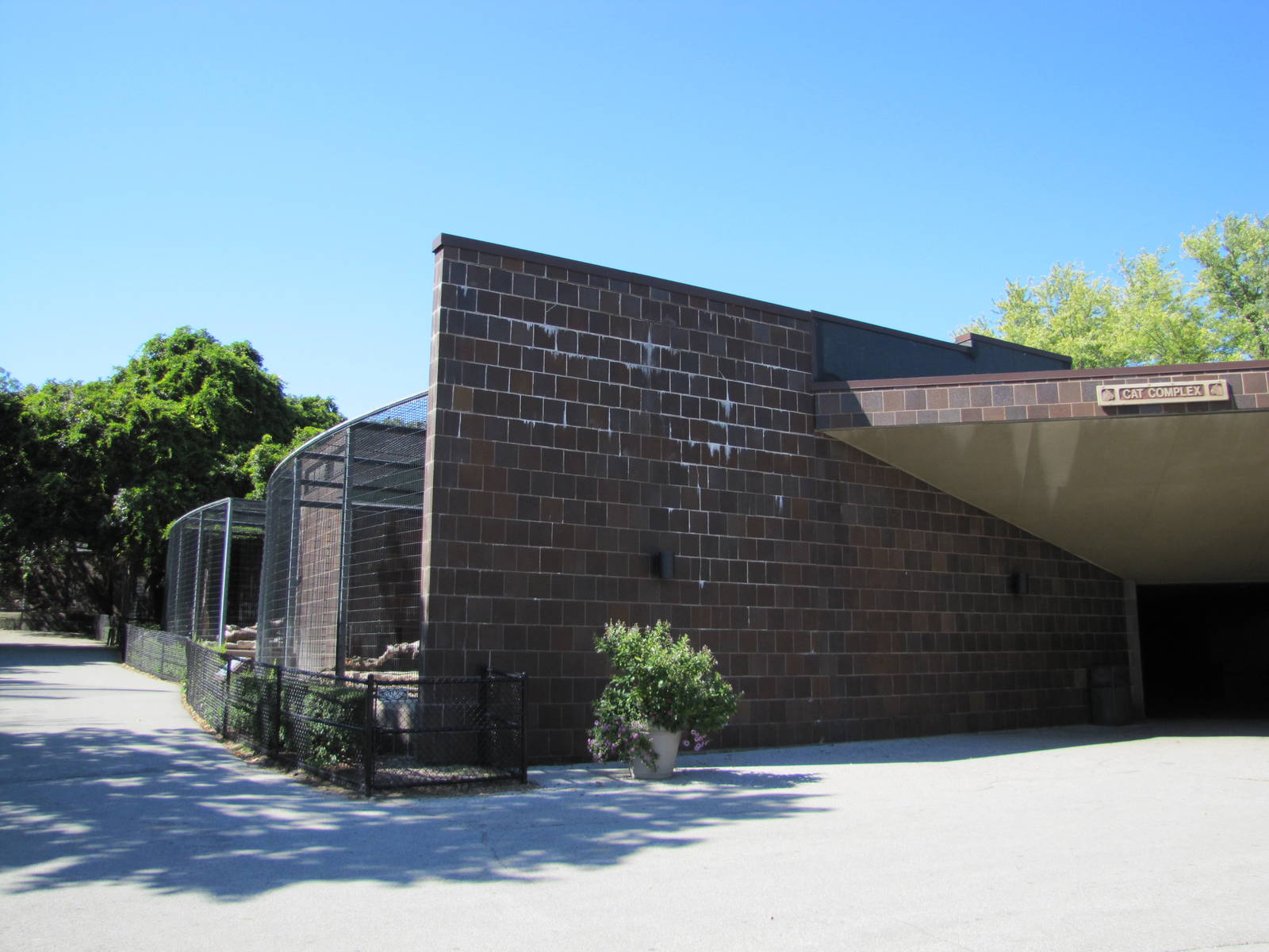 Henry Doorly Zoo 2010 - Side view and main entrance of the Cat Complex