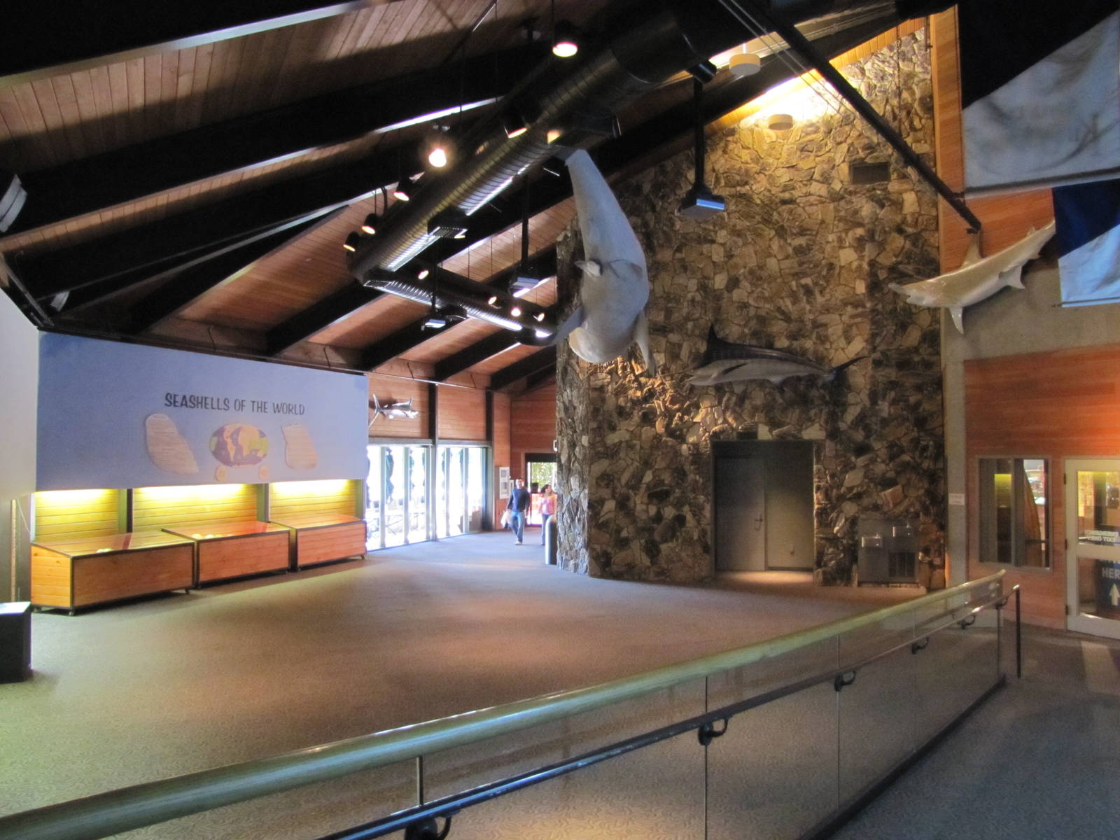 Henry Doorly Zoo 2010 - View towards entrance in Kingdoms of the Seas Aquar