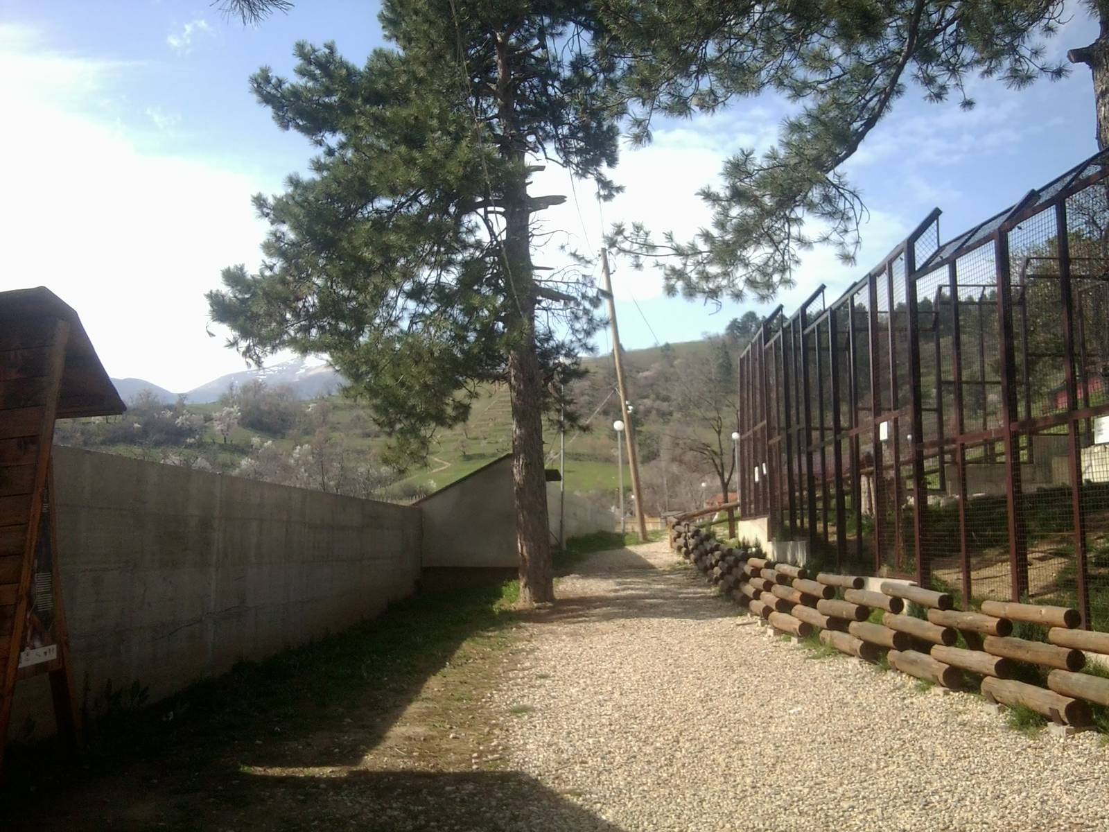 Here is how two non-EAZA zoos looks like