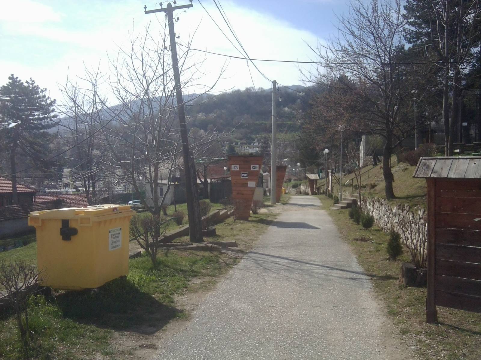 Here is how two non-EAZA zoos looks like