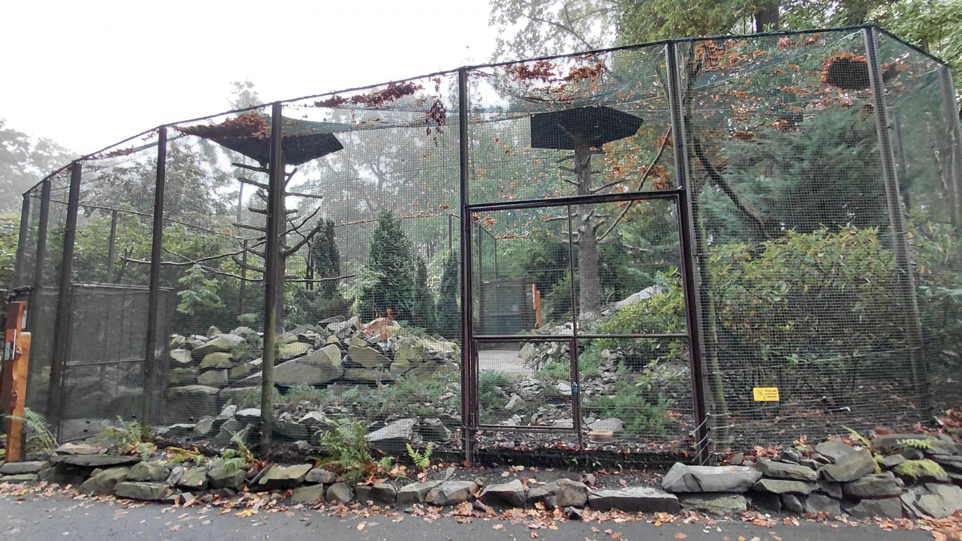 Himalayan walkthrough aviary