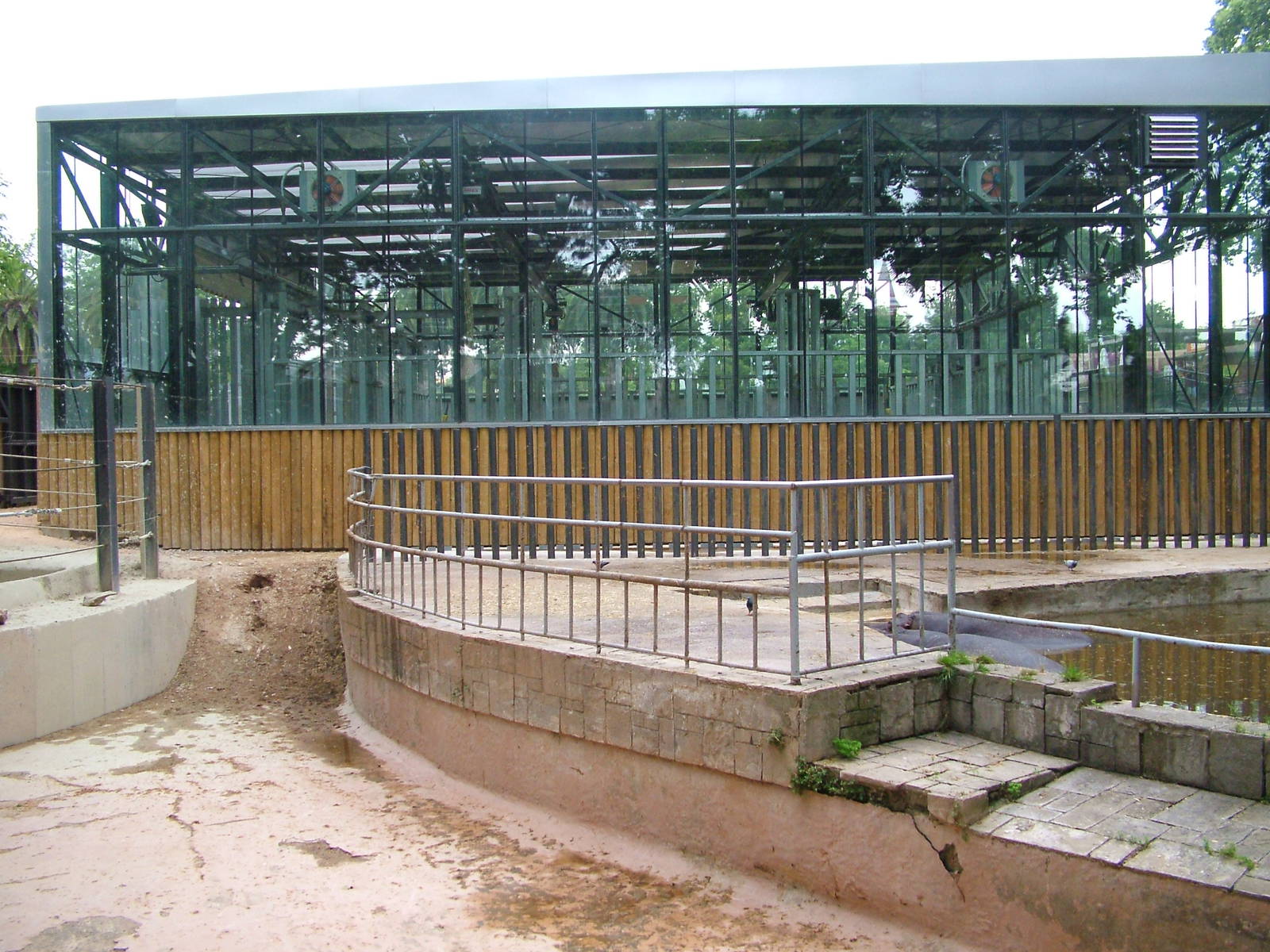 Hippo Exhibit and Elephant House at Barcelona, 30/05/11