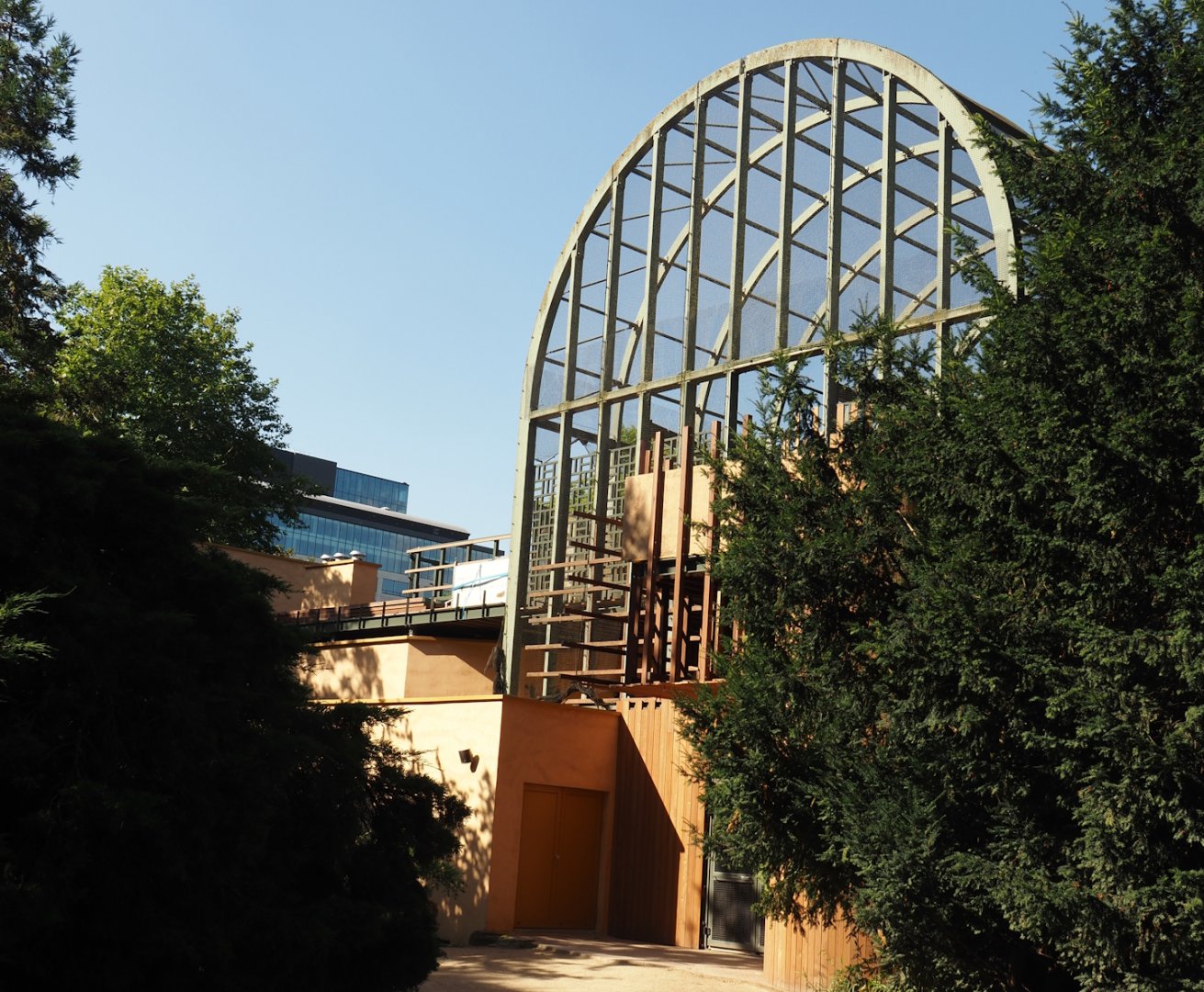 Hippo house and Hippo house aviary upper viewing area renovations, 2024-07-28