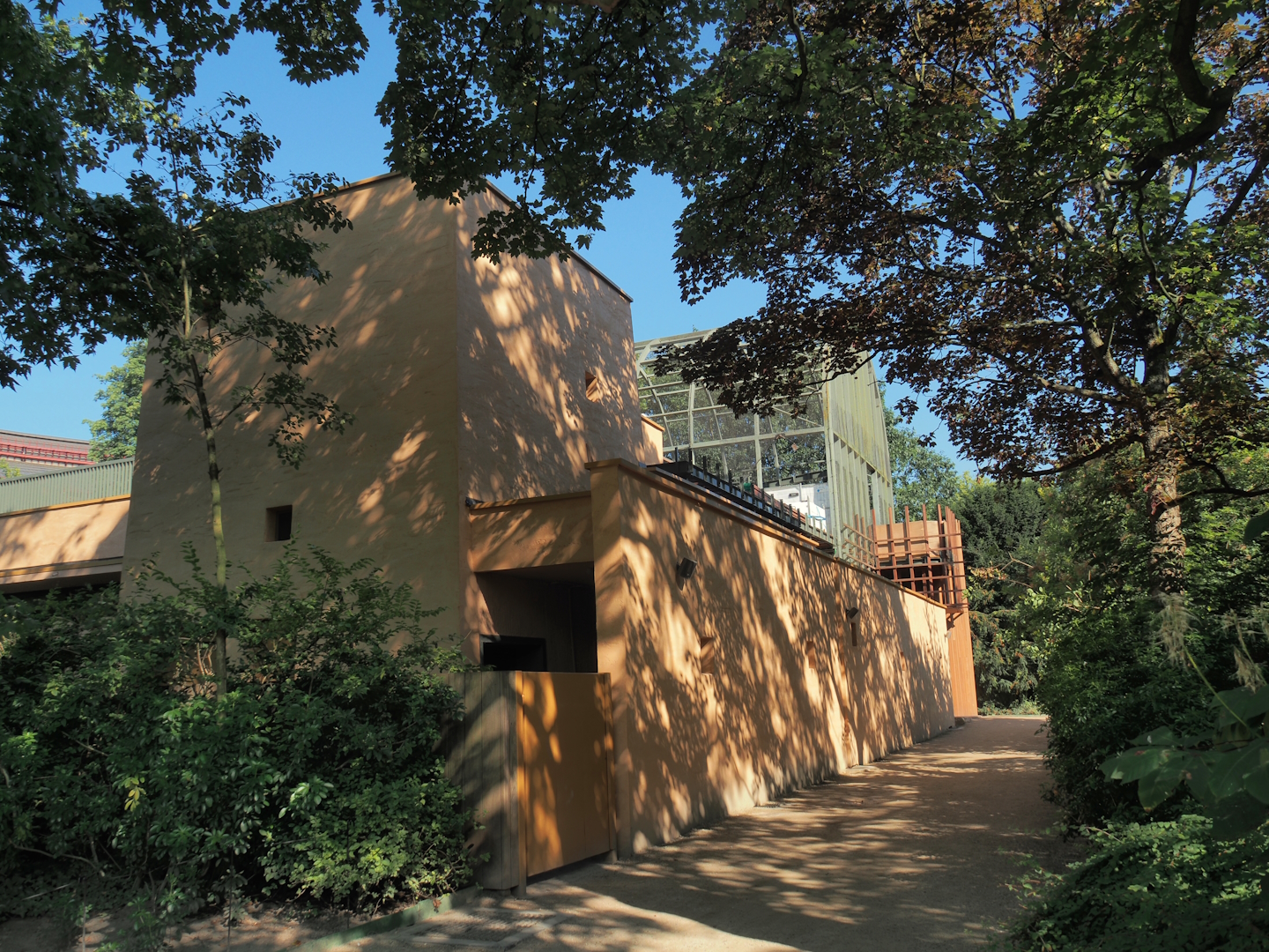 Hippo house and Hippo house aviary upper viewing area renovations, 2024-07-28