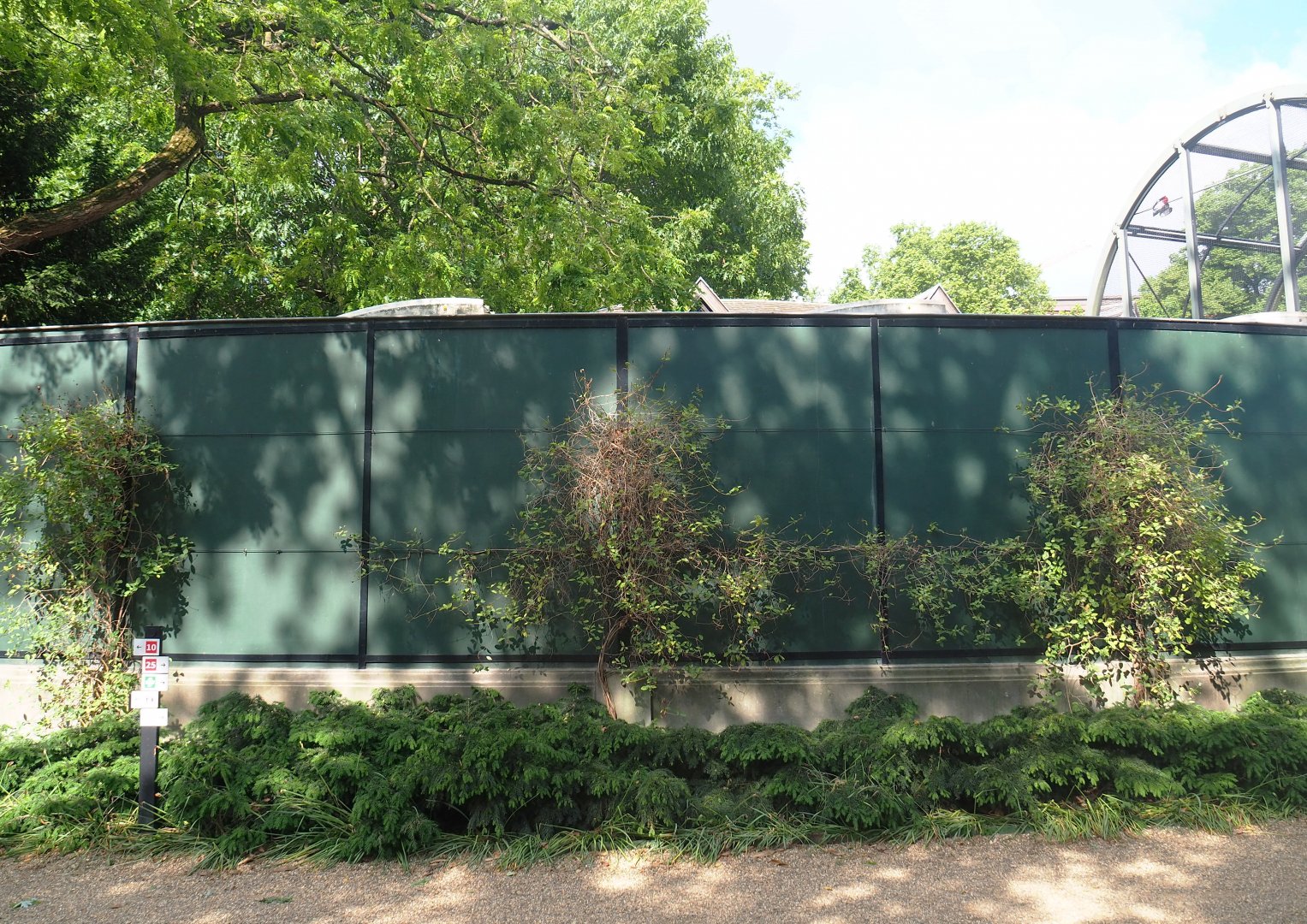 Hippo house aviary holding building, 2022-05-26