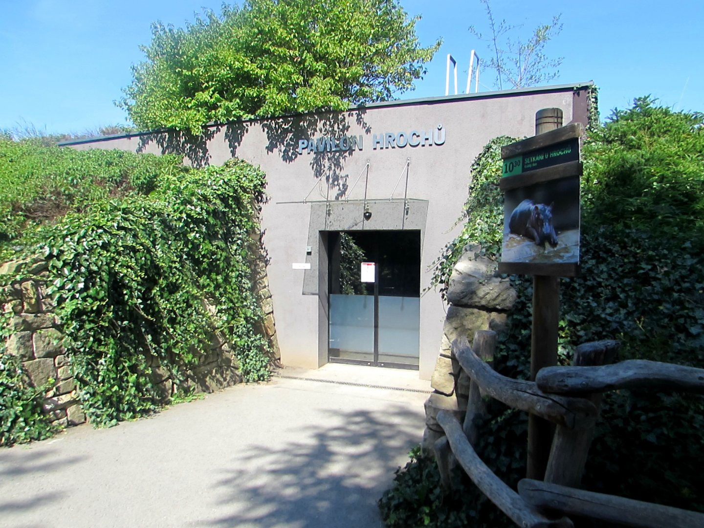 Hippo pavilion entrance - July/2017