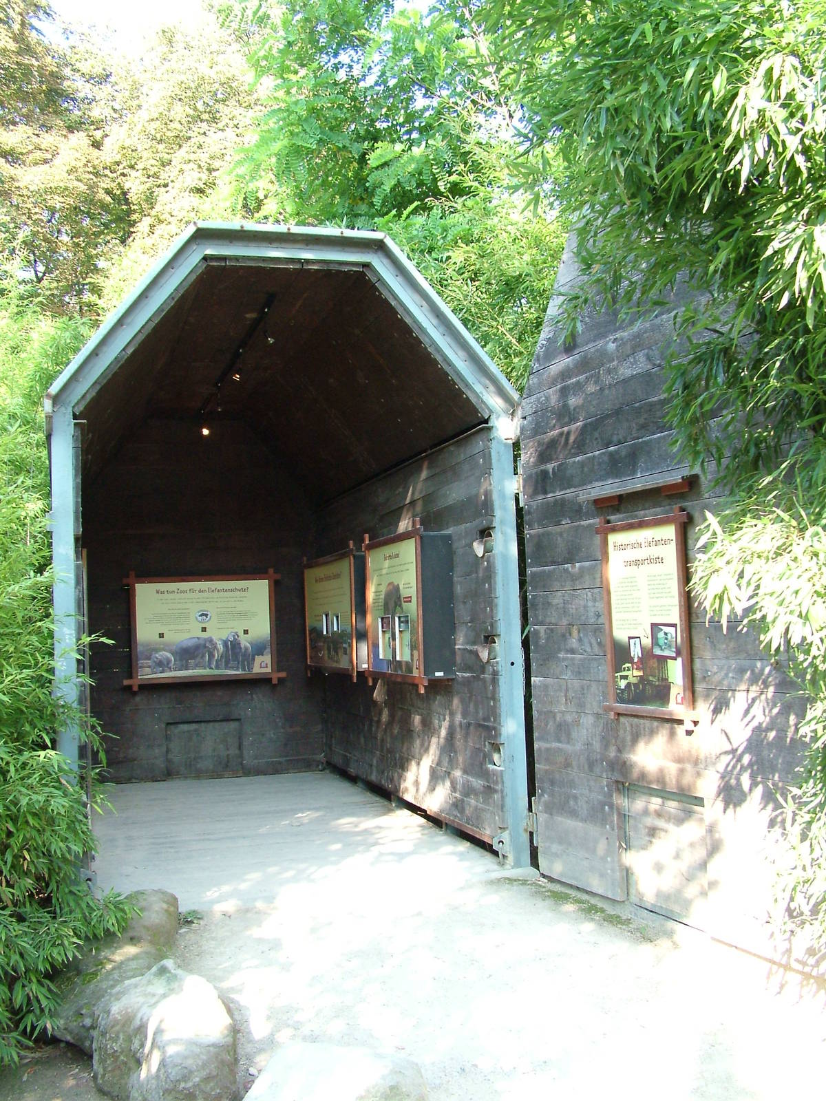 Historical Elephant Crate at Leipzig, 02/09/11