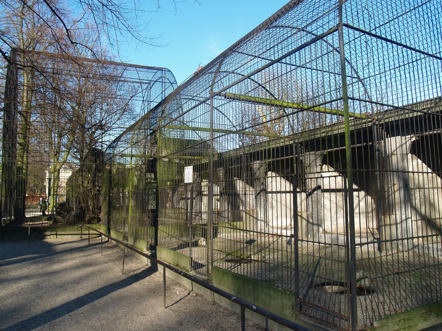 Historical photo of the old set-up of the bird-of-prey aviaries (Circa 2007)