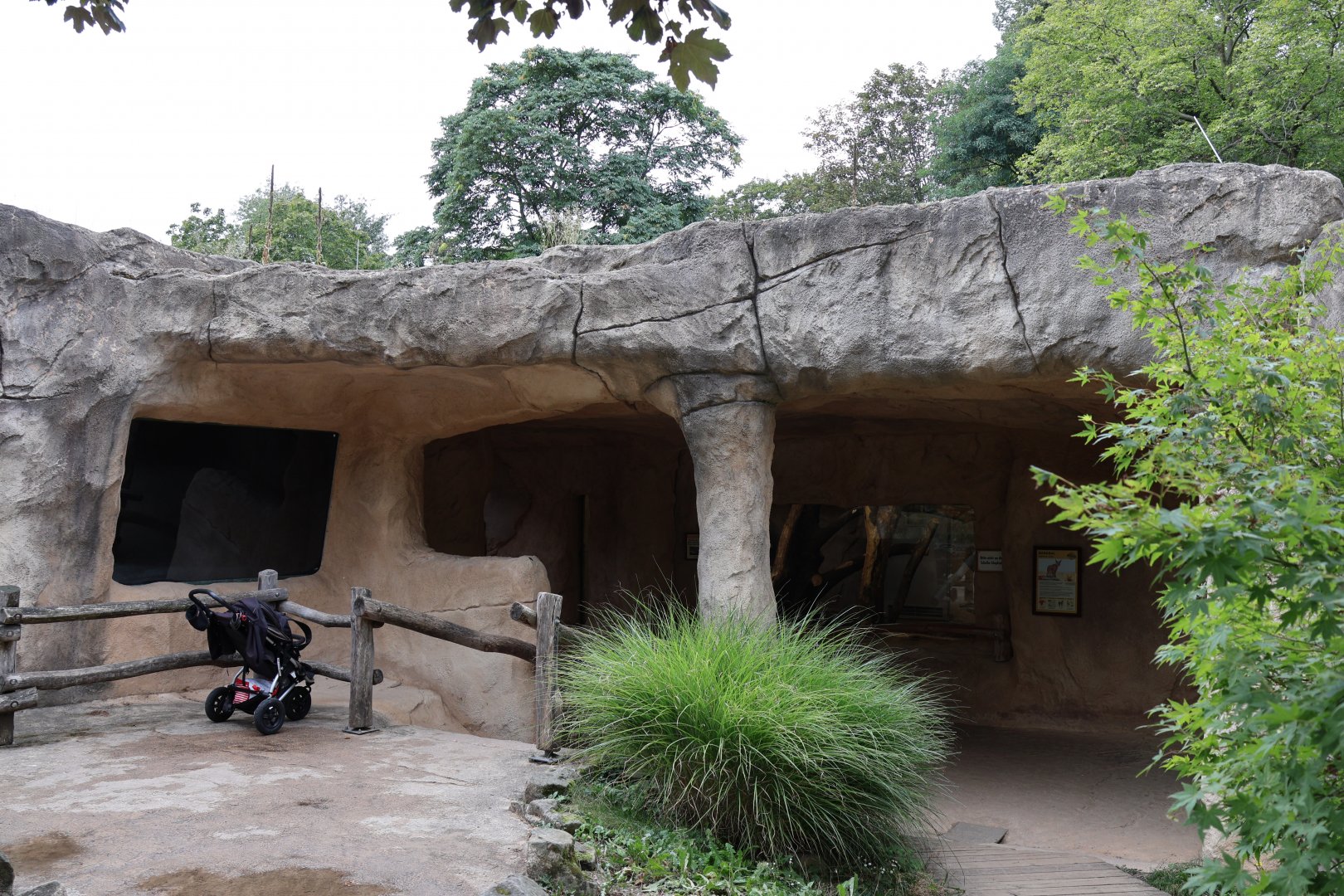 Historical Raubtierfelsen - Caracal