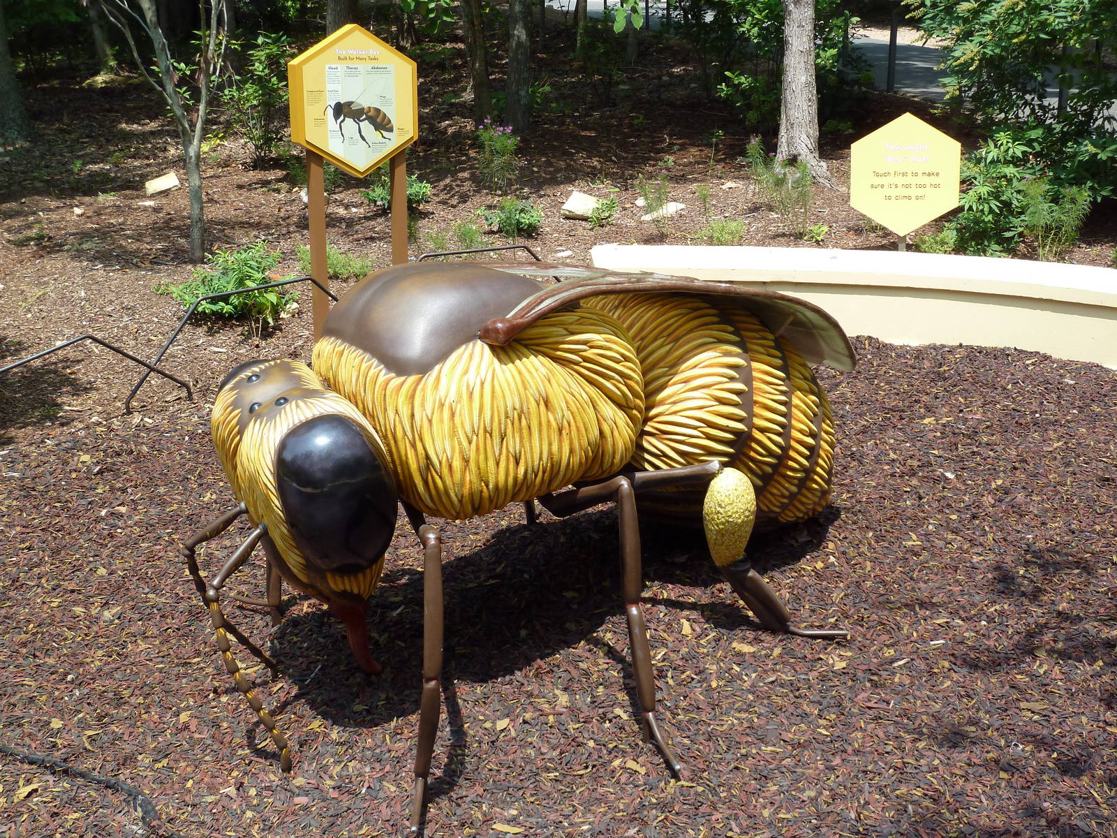 Honey Bee Garden - Giant Bee