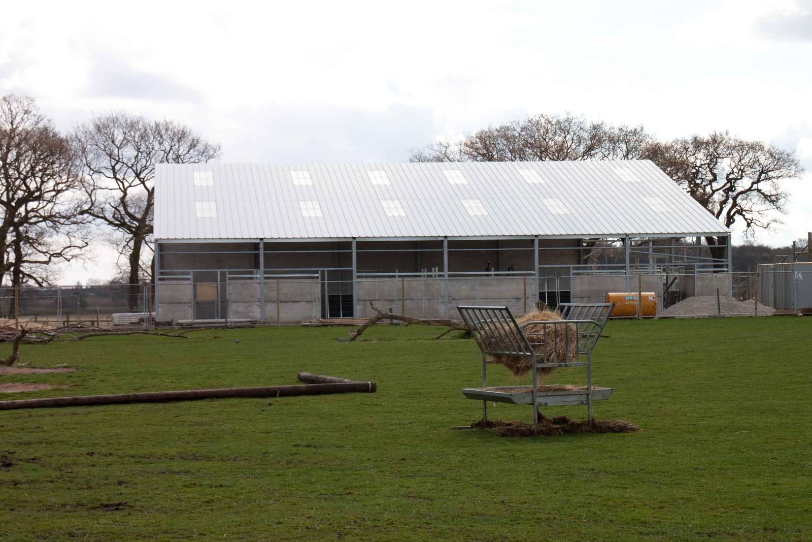 Hoofstock housing (front)