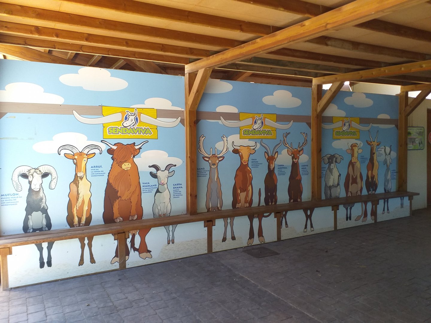 Horn and antler mural -Sendaviva (2020)