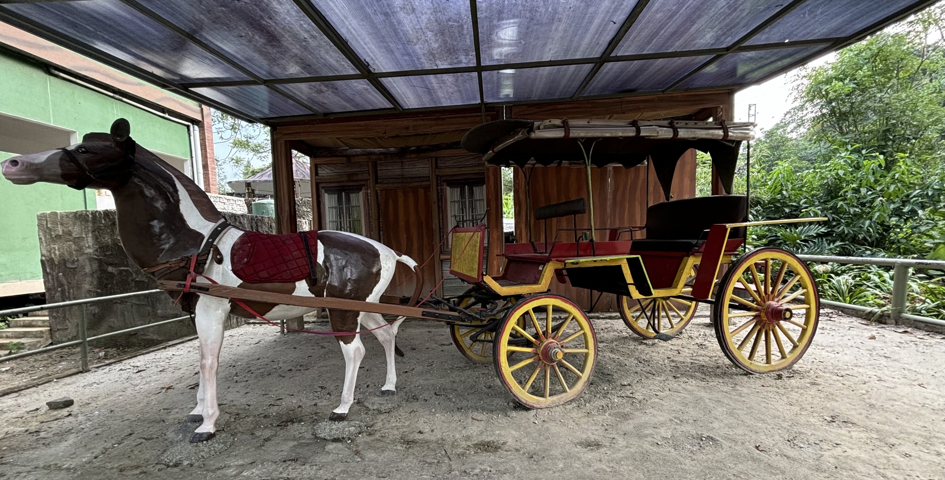 Horse + Carriage Statue - Royal Safari Garden Resort