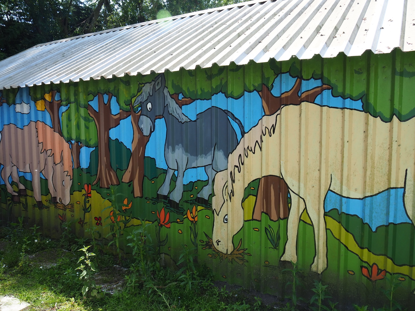 Horses and trees wall painting on barn, 2019-06-01