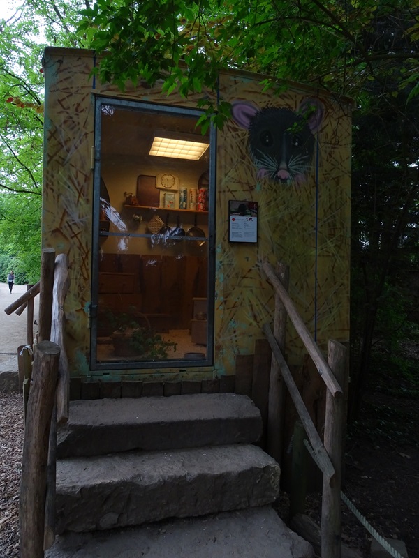 House mouse enclosure