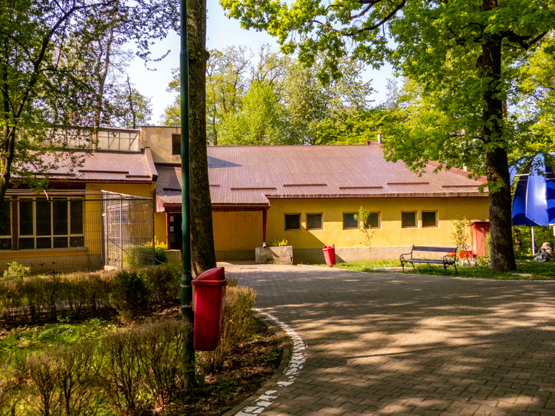 house of aquarium, birds and reptiles