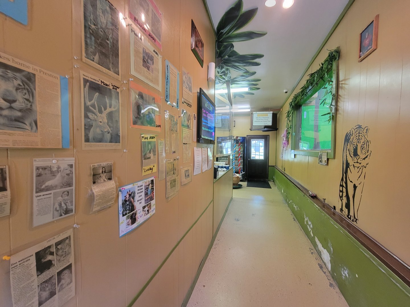 Hovatter's - Inside entrance