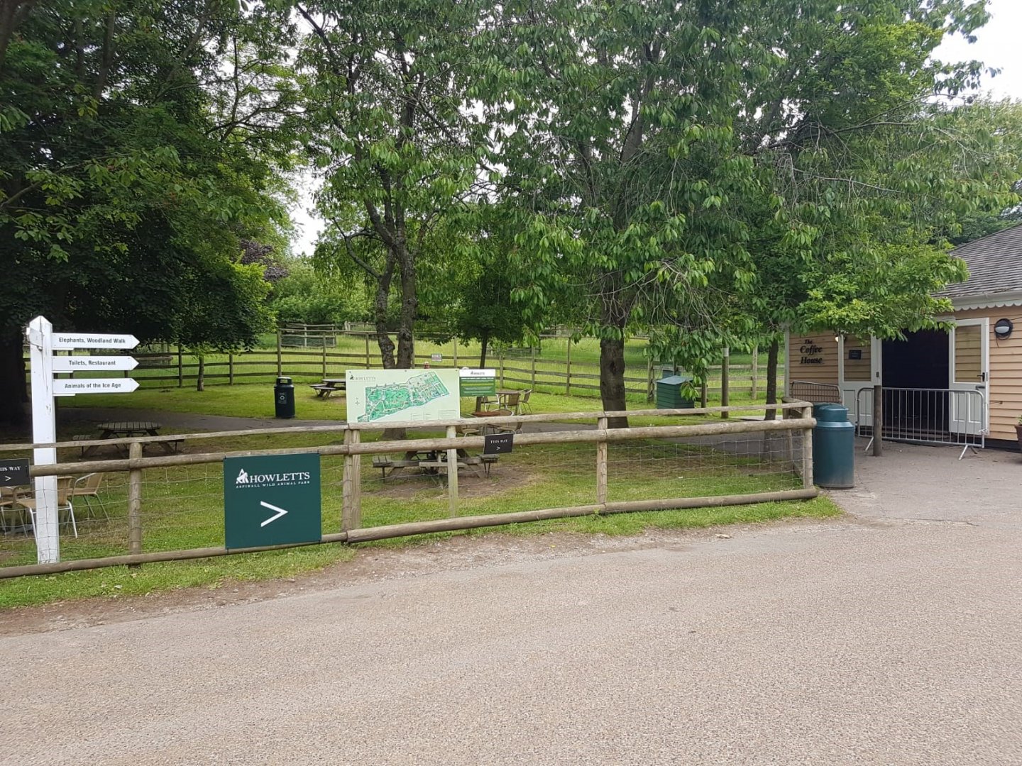 Howletts Food & Social Distancing 20/06/2020