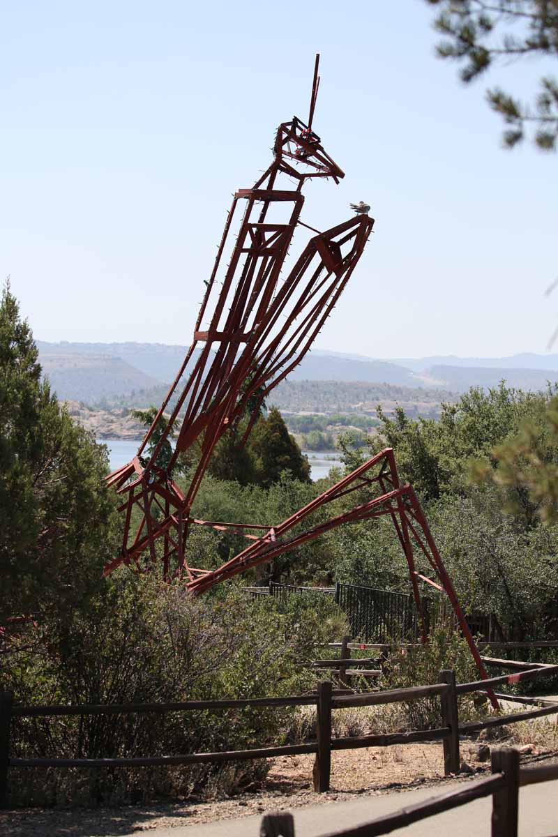huge mantis sculpture