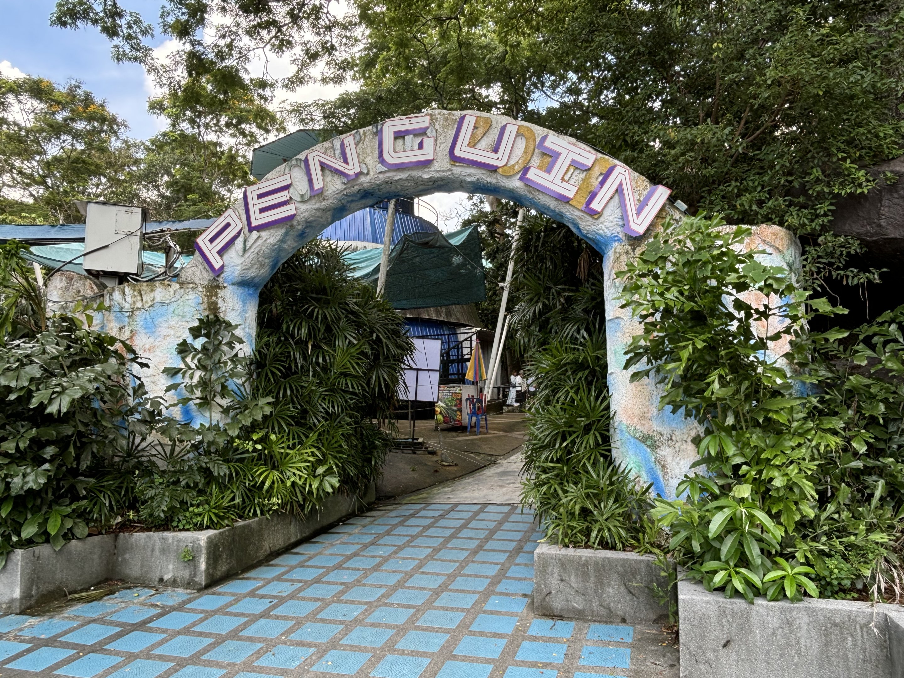 Humboldt Penguin Exhibit - entrance