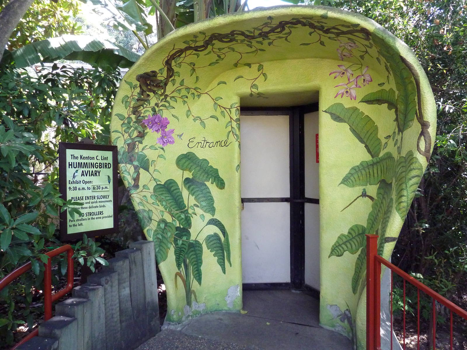 Hummingbird Aviary Entrance