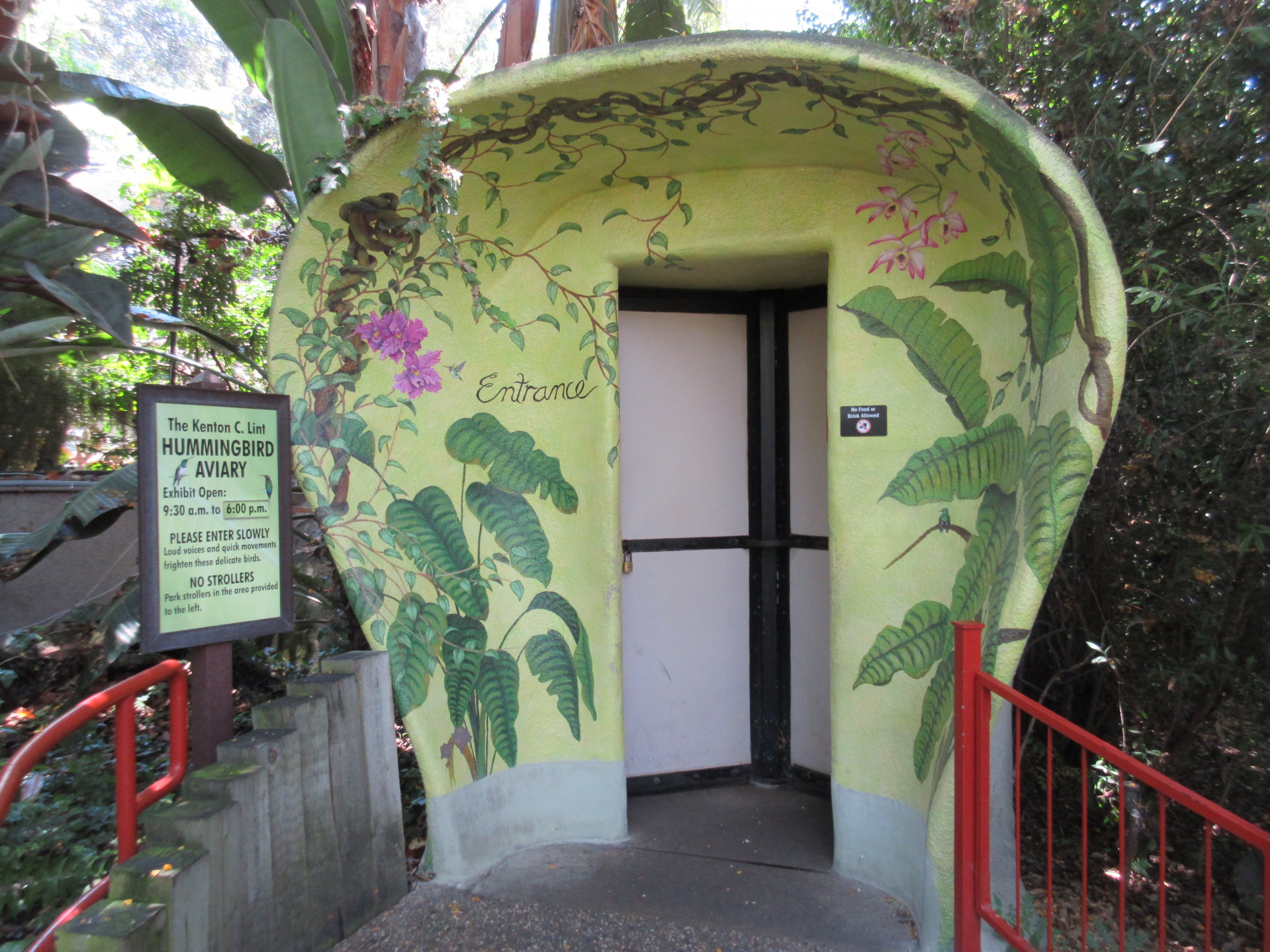 Hummingbird Aviary Entrance